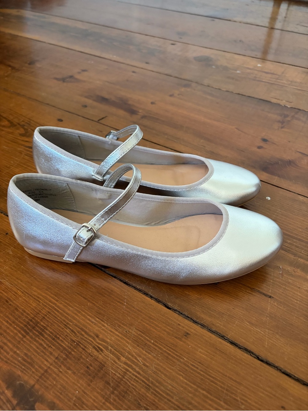 Madden Girl Silver Mary Jane Flats| size 6.5